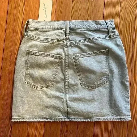 NWT Universal Thread denim light wash mini skirt - Picture 2 of 9